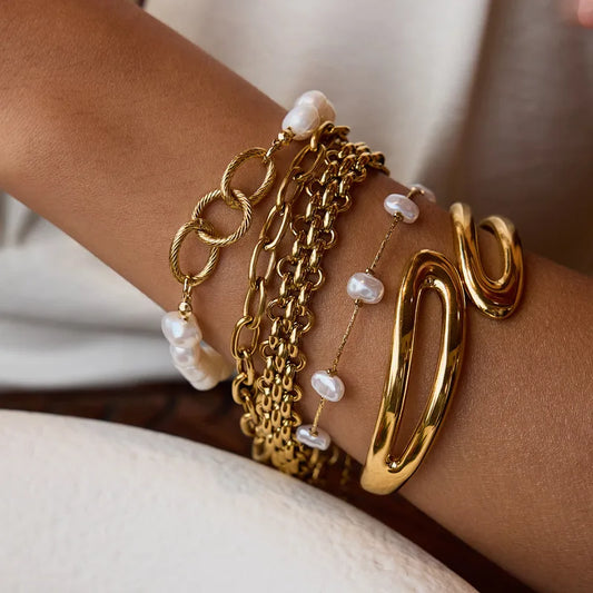 Twisted Gold Plated Rings Bracelet with Faux Pearls